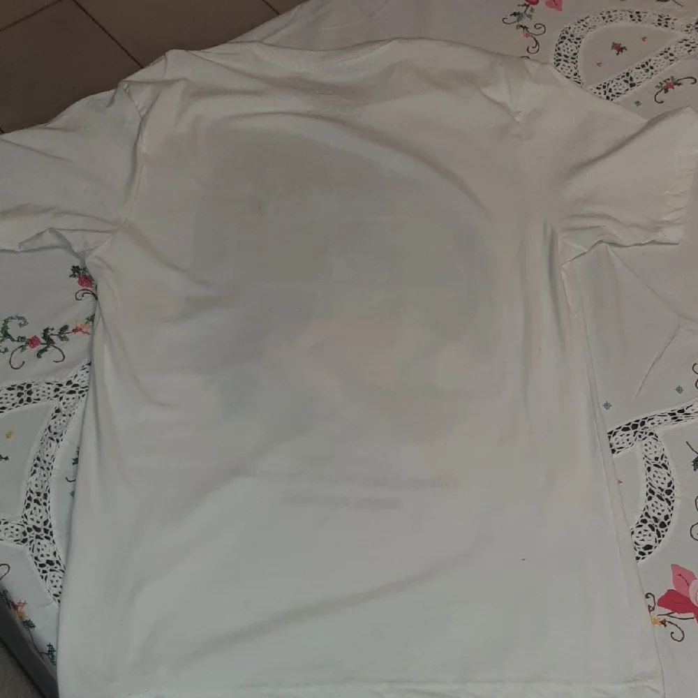 'GHOST FACE'๐ฑ"Look,look" White Graphic Horror Tee in EUC 100% Cotton Sz L - Picture 9 of 10